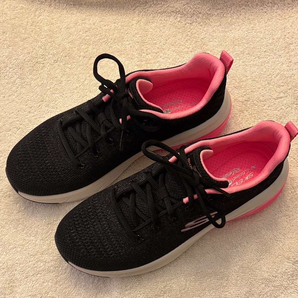 Skechers New Women's Sneakers in Black and Pink